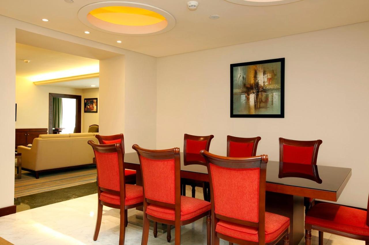 Holiday Inn Olaya By Ihg Riad Exterior foto
